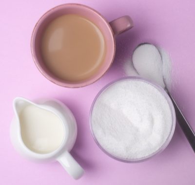 Sweetening coffee with milk with a sweetener